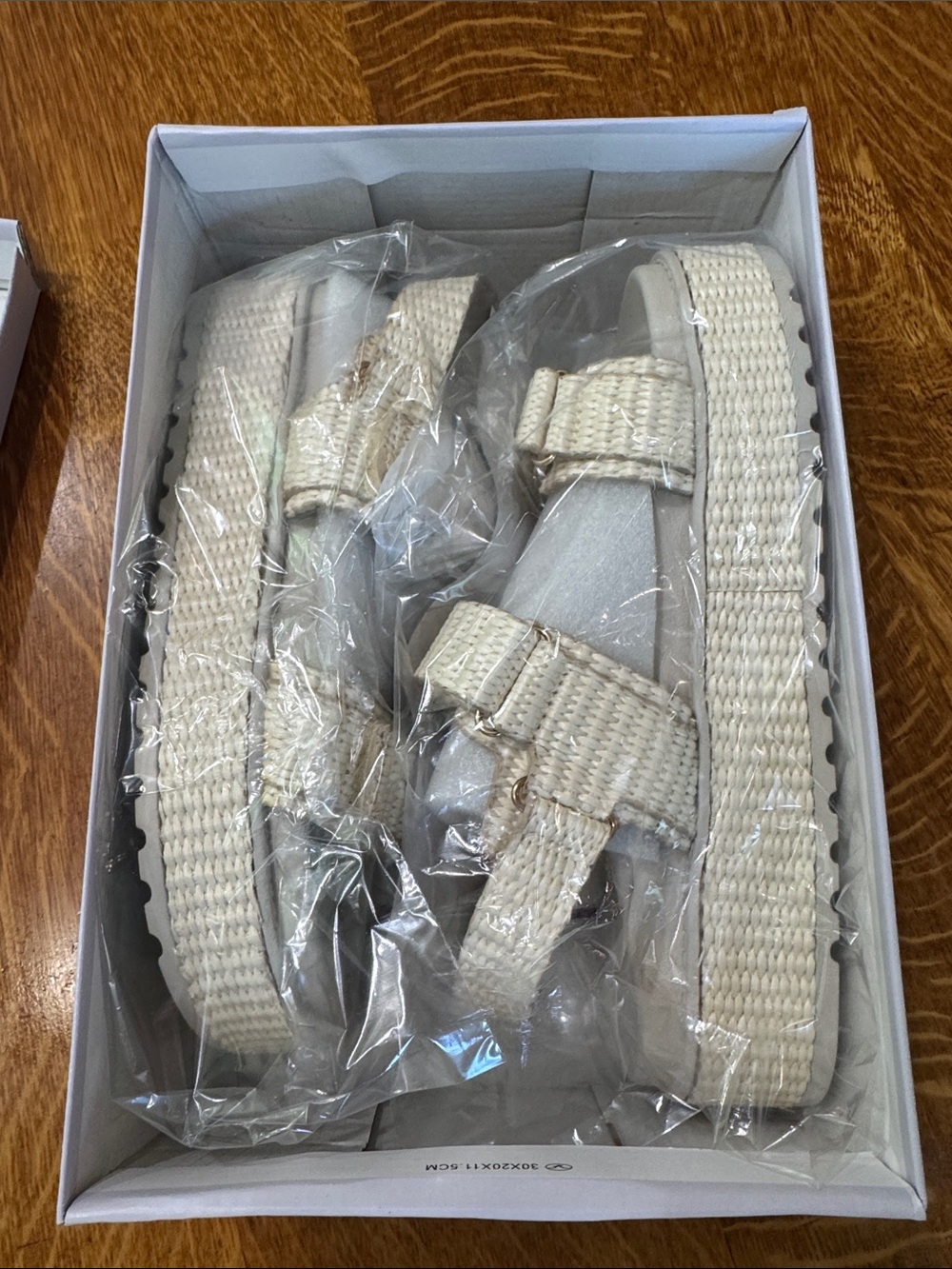 Top Moda NIB 7.5 platform Sandal. Off White